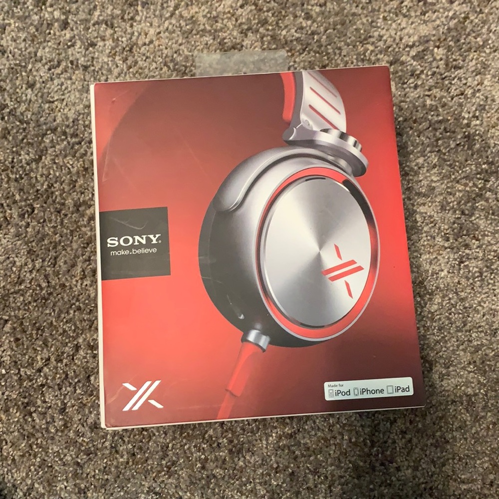 Sony MDR-X05 Over-The-Ear Headphones with case